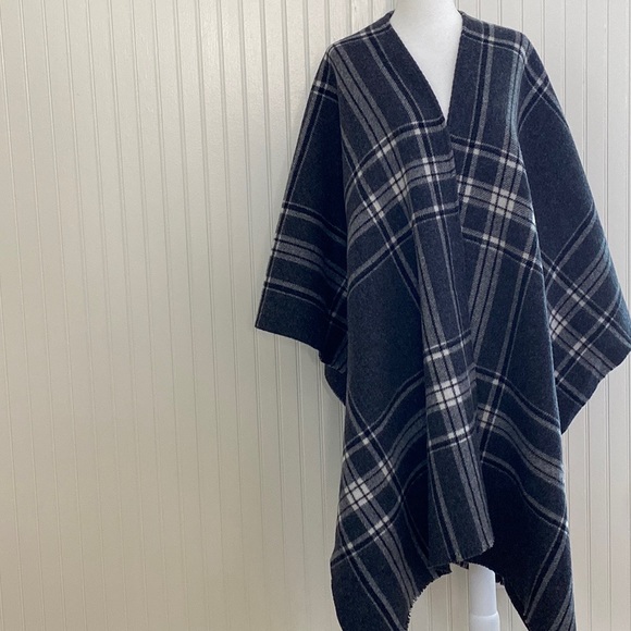 Club Monaco Tartan Plaid Poncho - Picture 1 of 3